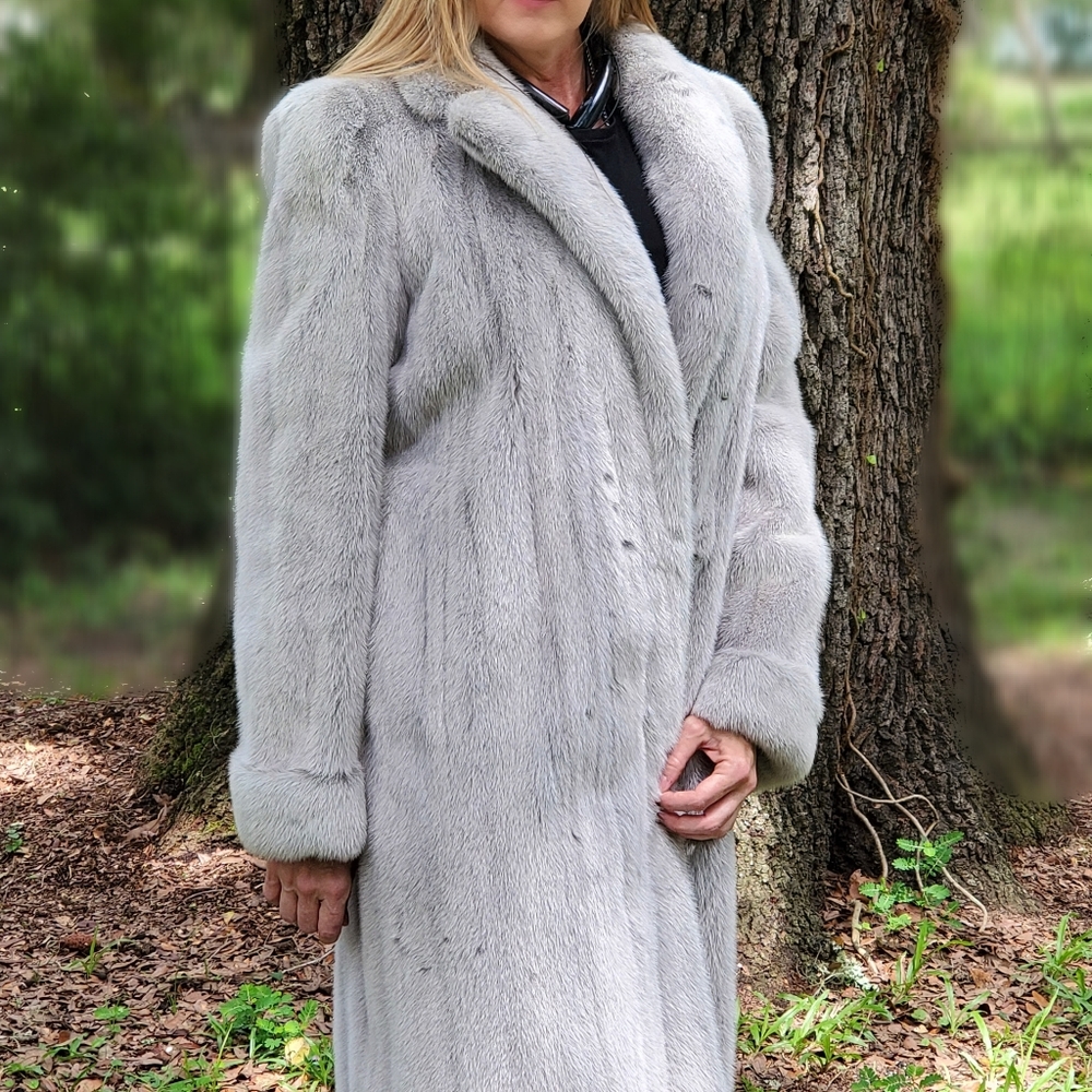 Silver Fox Fur Coat Kneeter Beautiful